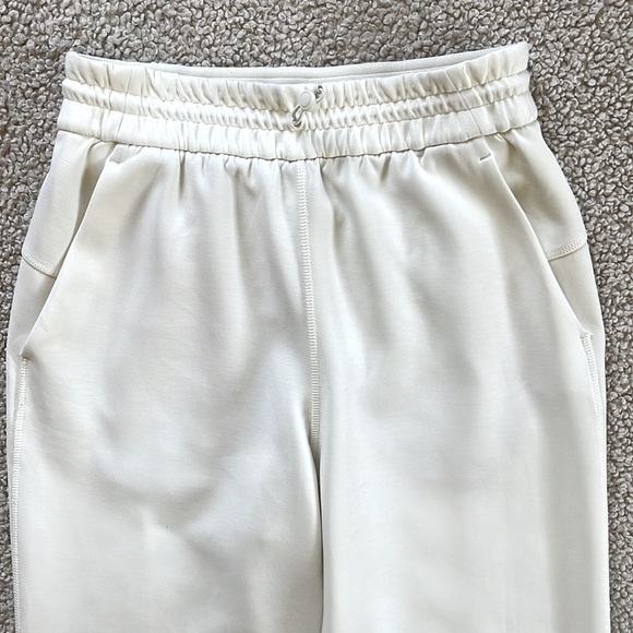 LULULEMON Softstreme High-Rise Cropped Pant Size 2 - Picture 5 of 13